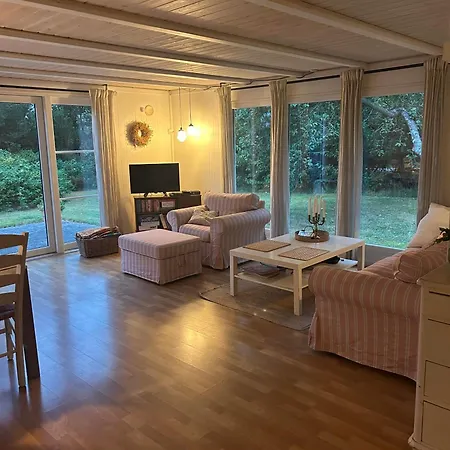 Bright And Cozy Near The Ideal For Family Getaways Сasa de vacaciones