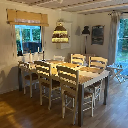 Bright And Cozy Near The Ideal For Family Getaways Сasa de vacaciones